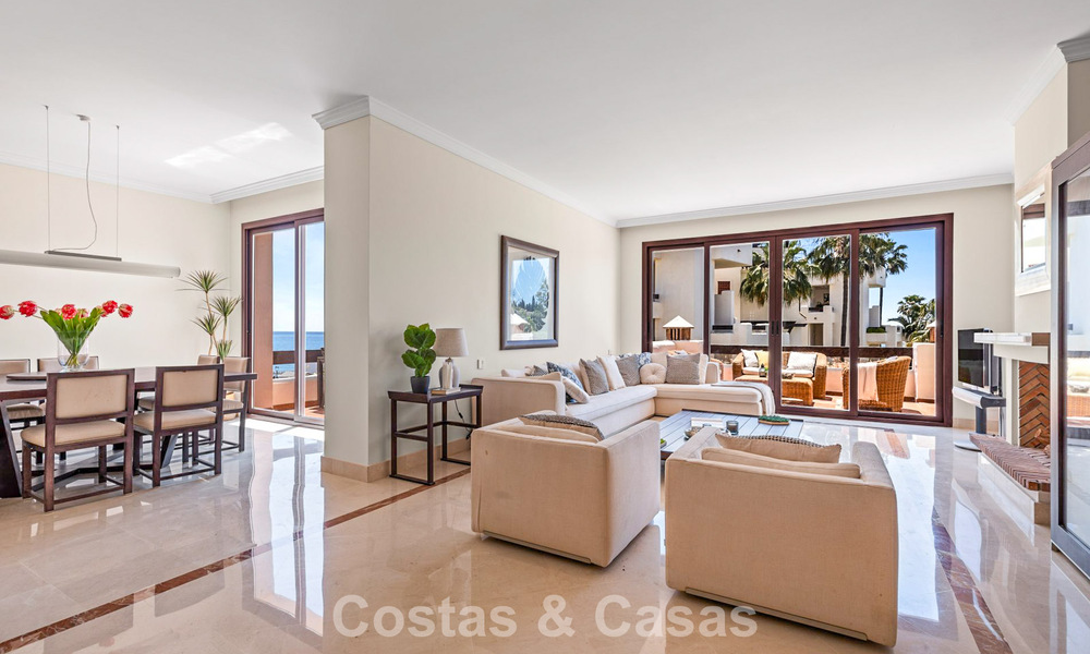 Luxe penthouse te koop aan het strand op de New Golden Mile tussen Marbella en Estepona 781272
