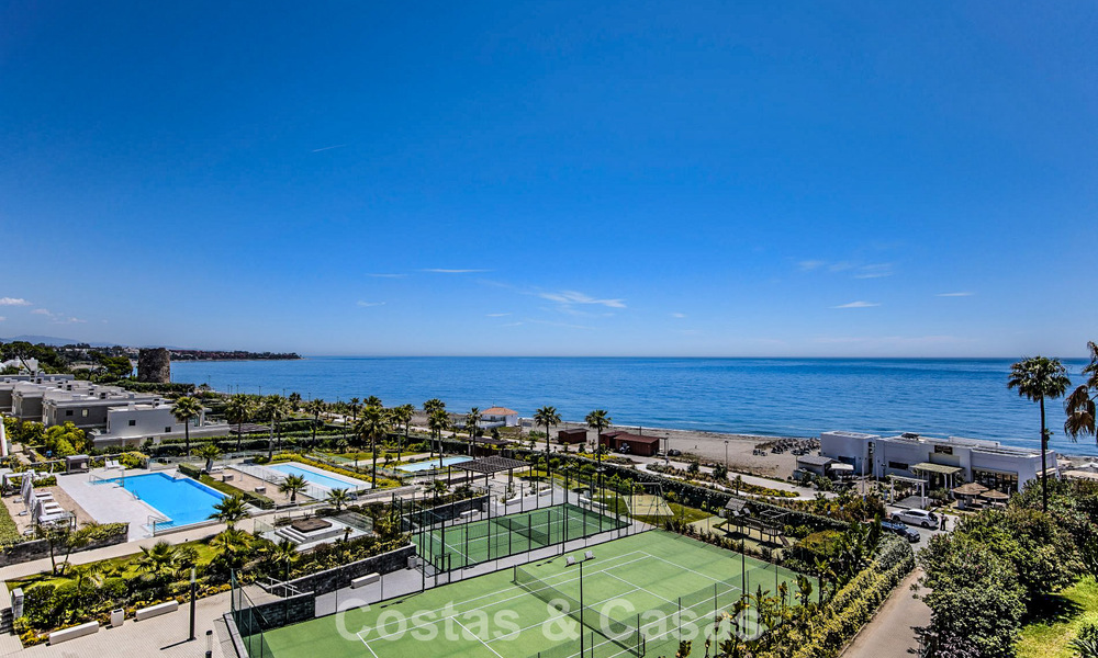 Luxe penthouse te koop aan het strand op de New Golden Mile tussen Marbella en Estepona 781276