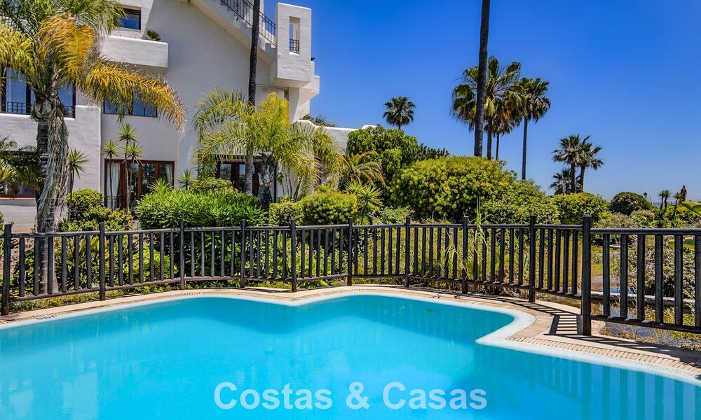 Luxe penthouse te koop aan het strand op de New Golden Mile tussen Marbella en Estepona 781282