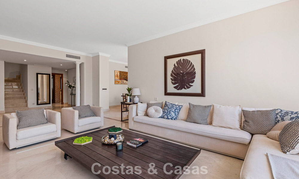 Luxe penthouse te koop aan het strand op de New Golden Mile tussen Marbella en Estepona 781284