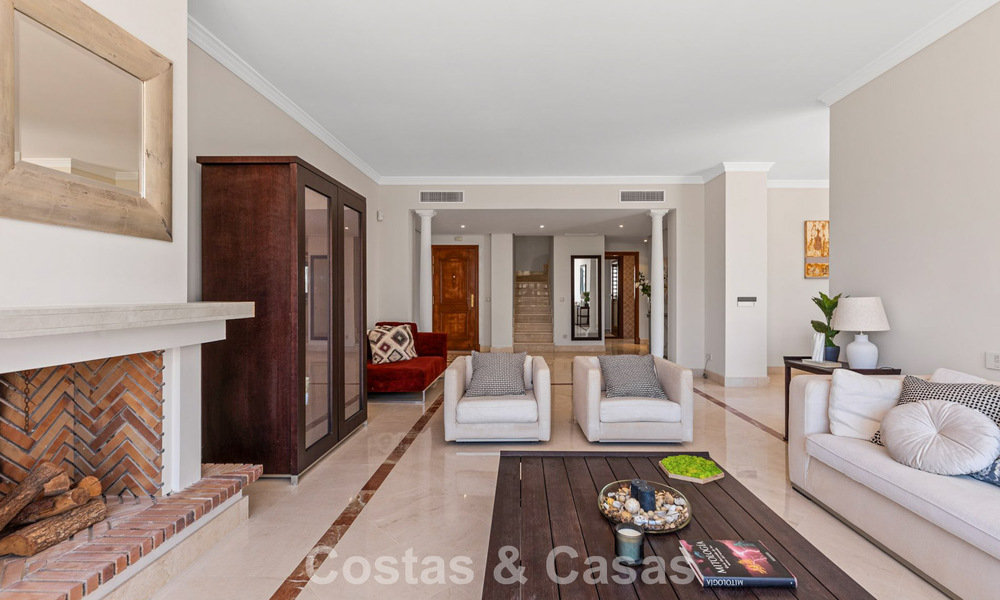 Luxe penthouse te koop aan het strand op de New Golden Mile tussen Marbella en Estepona 781285