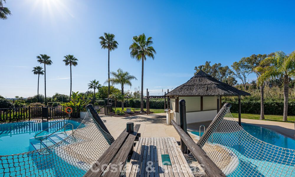 Luxe penthouse te koop aan het strand op de New Golden Mile tussen Marbella en Estepona 795130