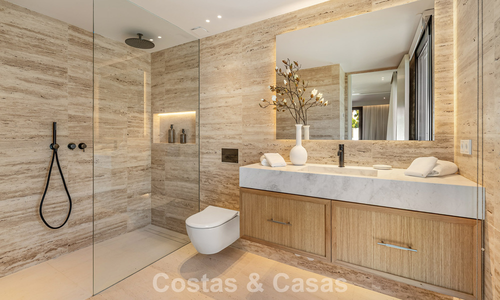 Spectaculaire luxevilla te koop in een felbegeerde urbanisatie in Nueva Andalucia, Marbella 781314