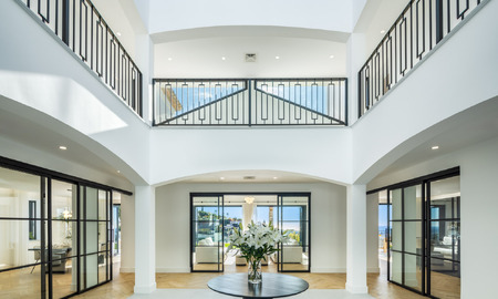 Instapklare luxevilla met eigentijdse, Spaanse architectuur en zeezicht te koop in Marbella - Benahavis 781361