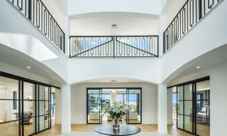 Instapklare luxevilla met eigentijdse, Spaanse architectuur en zeezicht te koop in Marbella - Benahavis 781361 
