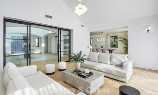 Instapklare luxevilla met eigentijdse, Spaanse architectuur en zeezicht te koop in Marbella - Benahavis 781364 