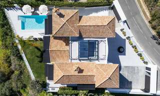 Instapklare luxevilla met eigentijdse, Spaanse architectuur en zeezicht te koop in Marbella - Benahavis 781370 