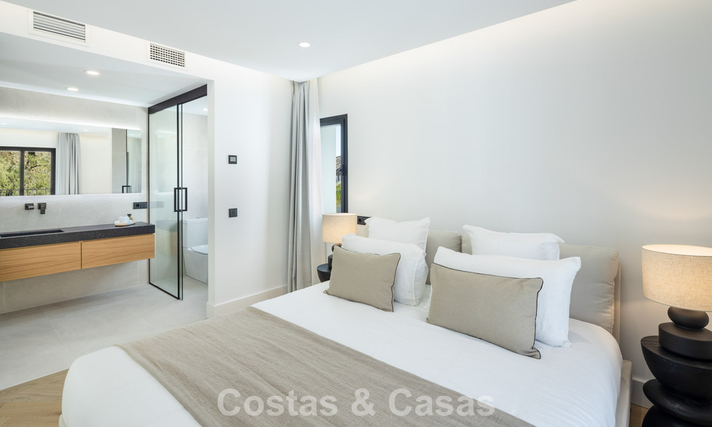 Instapklare luxevilla met eigentijdse, Spaanse architectuur en zeezicht te koop in Marbella - Benahavis 781372