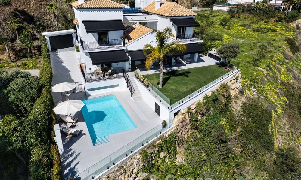 Instapklare luxevilla met eigentijdse, Spaanse architectuur en zeezicht te koop in Marbella - Benahavis 781374