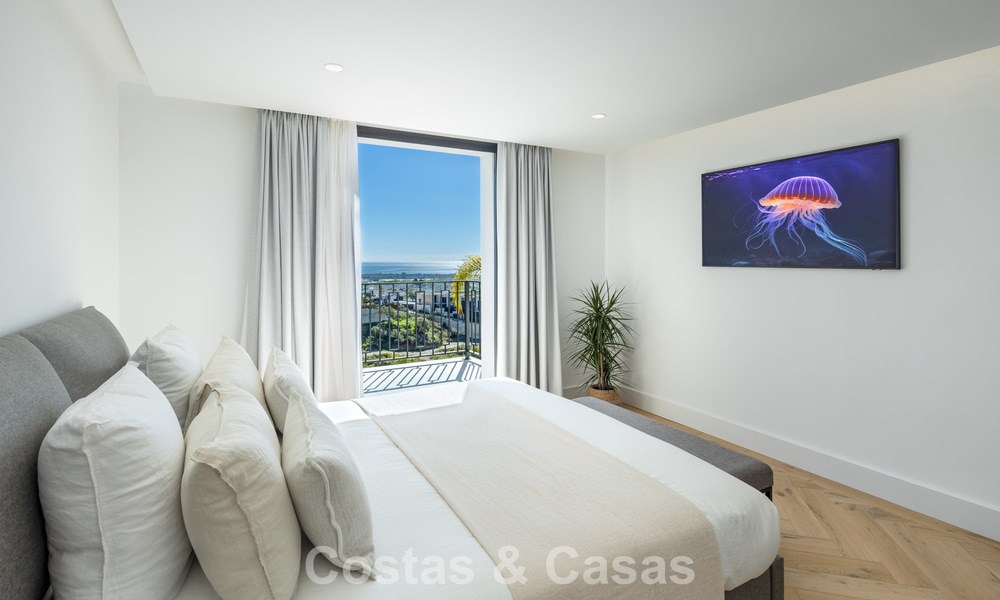 Instapklare luxevilla met eigentijdse, Spaanse architectuur en zeezicht te koop in Marbella - Benahavis 781375
