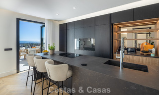 Instapklare luxevilla met eigentijdse, Spaanse architectuur en zeezicht te koop in Marbella - Benahavis 781376 