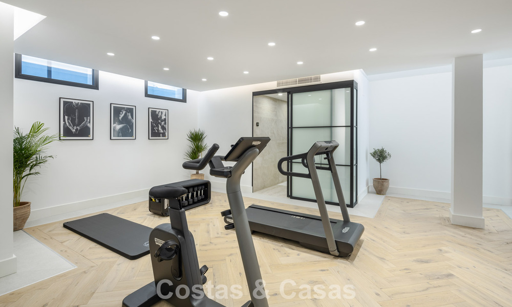 Instapklare luxevilla met eigentijdse, Spaanse architectuur en zeezicht te koop in Marbella - Benahavis 781377