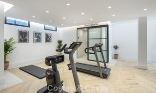 Instapklare luxevilla met eigentijdse, Spaanse architectuur en zeezicht te koop in Marbella - Benahavis 781377 