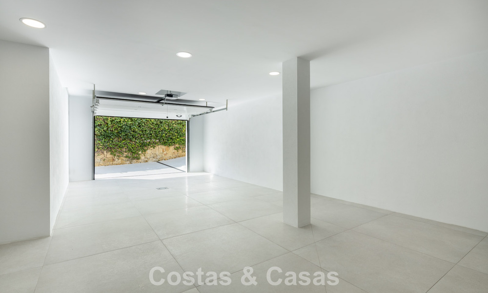 Instapklare luxevilla met eigentijdse, Spaanse architectuur en zeezicht te koop in Marbella - Benahavis 781378