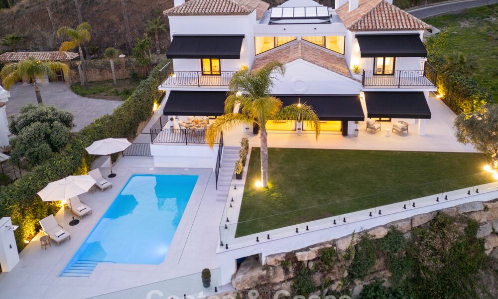 Instapklare luxevilla met eigentijdse, Spaanse architectuur en zeezicht te koop in Marbella - Benahavis 781379