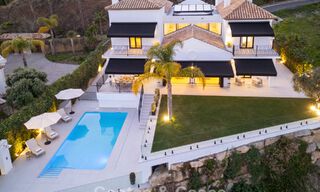 Instapklare luxevilla met eigentijdse, Spaanse architectuur en zeezicht te koop in Marbella - Benahavis 781379 