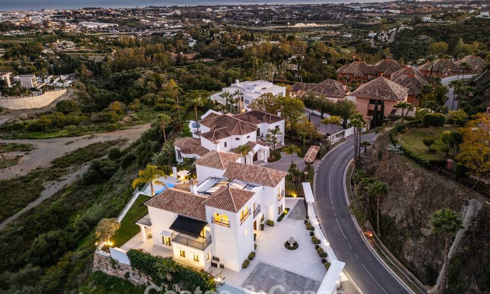 Instapklare luxevilla met eigentijdse, Spaanse architectuur en zeezicht te koop in Marbella - Benahavis 781381