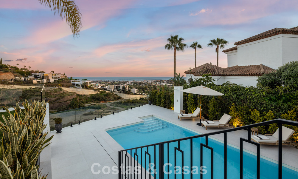 Instapklare luxevilla met eigentijdse, Spaanse architectuur en zeezicht te koop in Marbella - Benahavis 781382