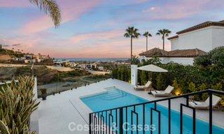 Instapklare luxevilla met eigentijdse, Spaanse architectuur en zeezicht te koop in Marbella - Benahavis 781382 