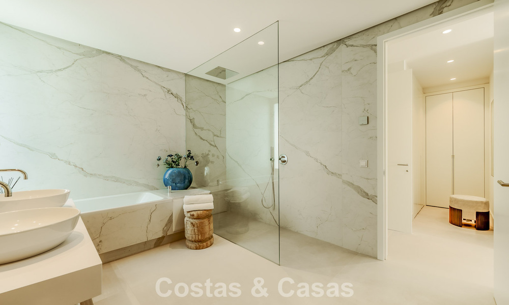 Superieur triplex appartement met privétuin en -zwembad te koop in het centrum van Marbella’s Golden Mile 781481