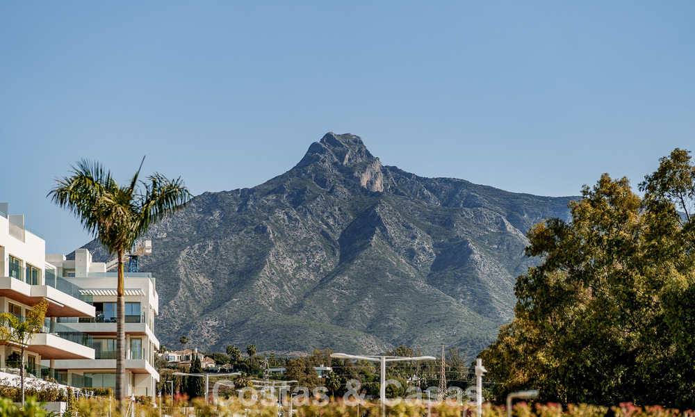 Superieur triplex appartement met privétuin en -zwembad te koop in het centrum van Marbella’s Golden Mile 781509