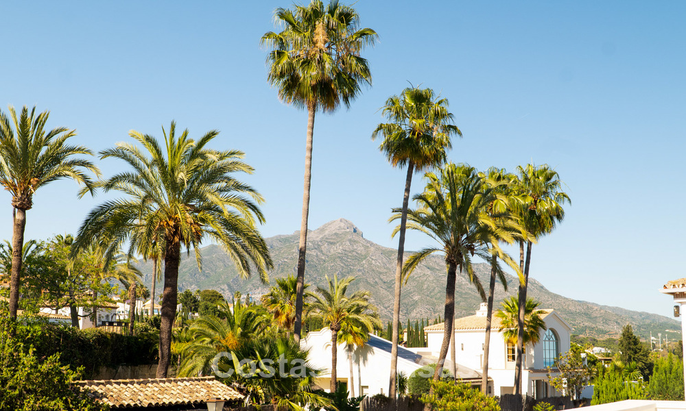 Mediterrane luxevilla met tijdloze uitstraling te koop in de prestigieuze wijk Nueva Andalucía in Marbella 781553