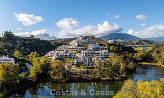 Instapklaar, modern penthouse in een complex naast een meer met panoramisch uitzicht te koop in Nueva Andalucia, Marbella 781558 