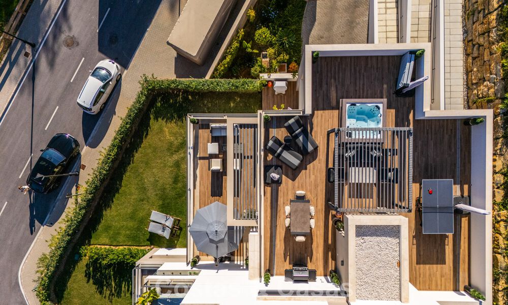 Instapklaar, modern penthouse in een complex naast een meer met panoramisch uitzicht te koop in Nueva Andalucia, Marbella 781559