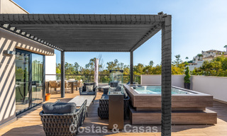 Instapklaar, modern penthouse in een complex naast een meer met panoramisch uitzicht te koop in Nueva Andalucia, Marbella 781573 
