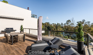 Instapklaar, modern penthouse in een complex naast een meer met panoramisch uitzicht te koop in Nueva Andalucia, Marbella 781575 
