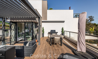 Instapklaar, modern penthouse in een complex naast een meer met panoramisch uitzicht te koop in Nueva Andalucia, Marbella 781576 