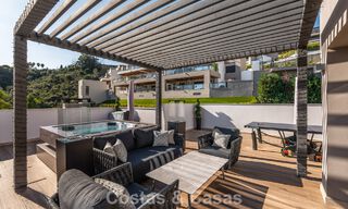 Instapklaar, modern penthouse in een complex naast een meer met panoramisch uitzicht te koop in Nueva Andalucia, Marbella 781577 