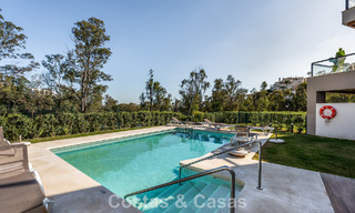 Instapklaar, modern penthouse in een complex naast een meer met panoramisch uitzicht te koop in Nueva Andalucia, Marbella 781582 
