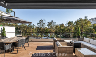 Instapklaar, modern penthouse in een complex naast een meer met panoramisch uitzicht te koop in Nueva Andalucia, Marbella 781583 