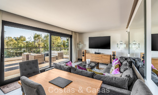 Instapklaar, modern penthouse in een complex naast een meer met panoramisch uitzicht te koop in Nueva Andalucia, Marbella 781588 