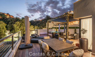 Instapklaar, modern penthouse in een complex naast een meer met panoramisch uitzicht te koop in Nueva Andalucia, Marbella 781591 