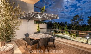 Instapklaar, modern penthouse in een complex naast een meer met panoramisch uitzicht te koop in Nueva Andalucia, Marbella 781593 