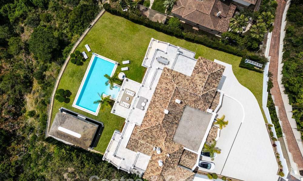 Exclusieve luxevilla met een Andalusische bouwstijl te koop in El Madroñal in Marbella - Benahavis 781624