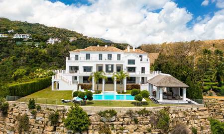 Exclusieve luxevilla met een Andalusische bouwstijl te koop in El Madroñal in Marbella - Benahavis 781626