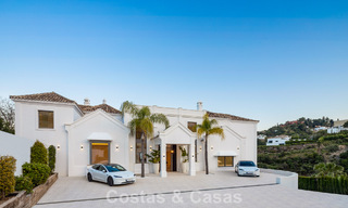 Exclusieve luxevilla met een Andalusische bouwstijl te koop in El Madroñal in Marbella - Benahavis 781628 