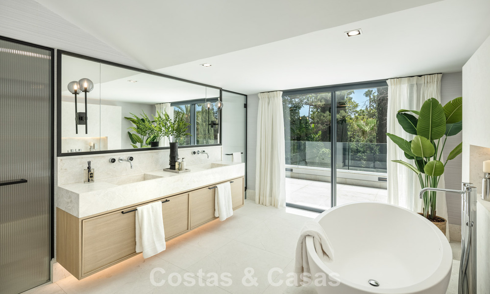 Meesterlijke eerstelijnsgolf villa te koop in het hart van Nueva Andalucia, Marbella 781794