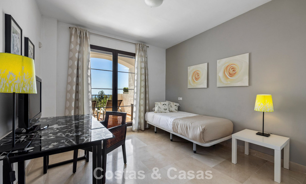 Instapklaar, ruim 3-slaapkamer appartement te koop met golf- en zeezicht in Benahavis - Marbella 781892