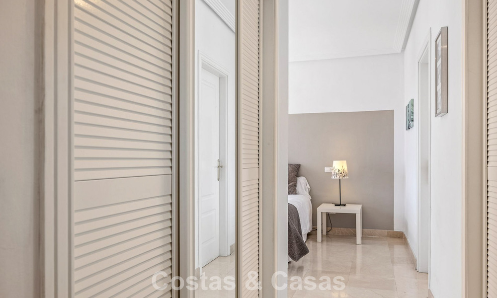 Instapklaar, ruim 3-slaapkamer appartement te koop met golf- en zeezicht in Benahavis - Marbella 781902