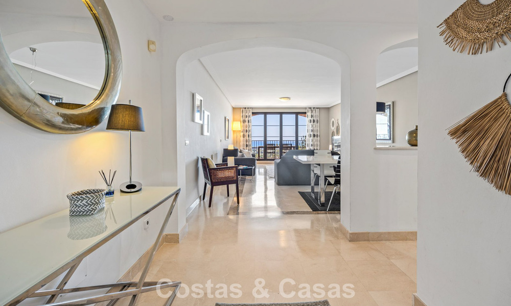 Instapklaar, ruim 3-slaapkamer appartement te koop met golf- en zeezicht in Benahavis - Marbella 781904