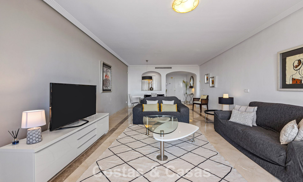 Instapklaar, ruim 3-slaapkamer appartement te koop met golf- en zeezicht in Benahavis - Marbella 781913