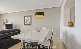 Instapklaar, ruim 3-slaapkamer appartement te koop met golf- en zeezicht in Benahavis - Marbella 781915 