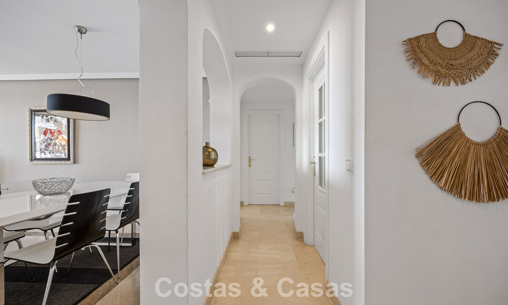 Instapklaar, ruim 3-slaapkamer appartement te koop met golf- en zeezicht in Benahavis - Marbella 781916