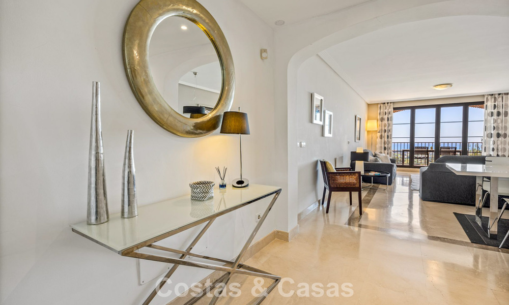 Instapklaar, ruim 3-slaapkamer appartement te koop met golf- en zeezicht in Benahavis - Marbella 781917