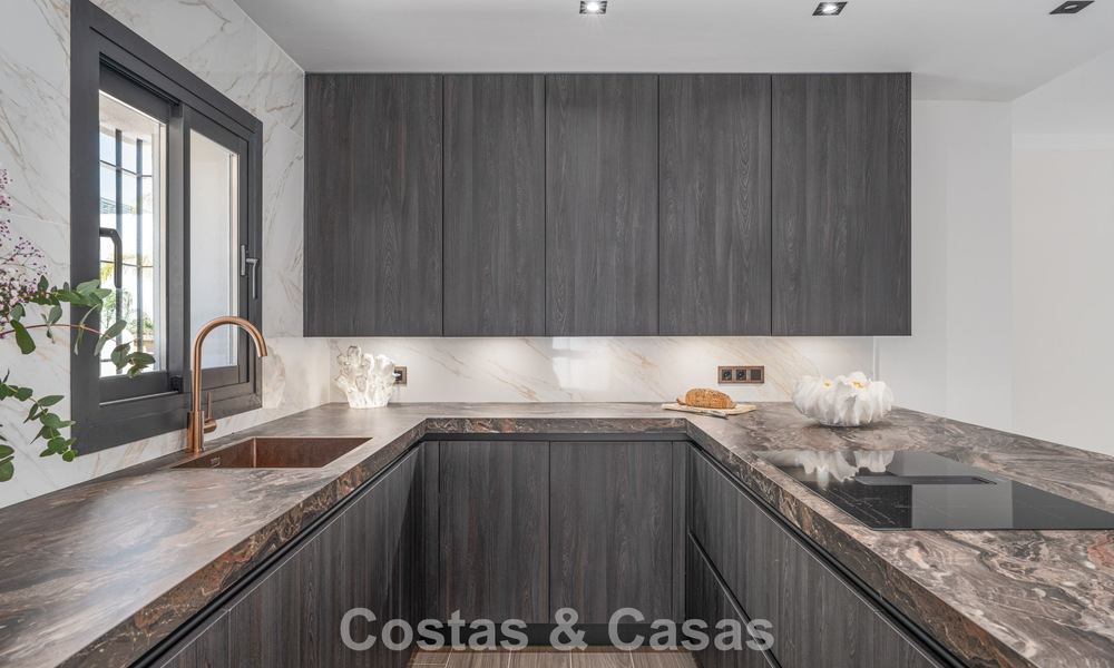 Stijlvolle zuiderse familiewoning te koop in Nueva Andalucia’s golfvallei, Marbella 781889