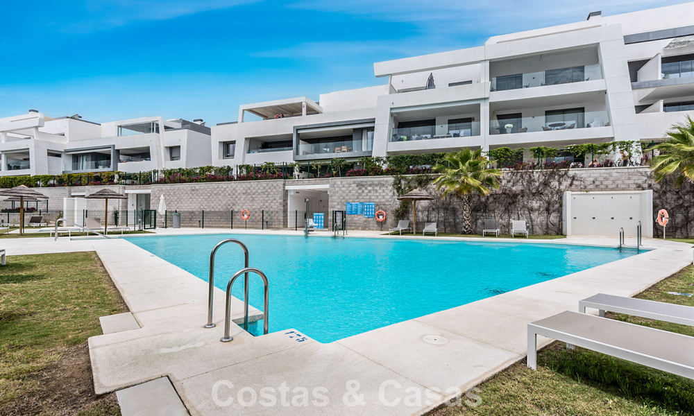 Instapklaar, contemporain appartement te koop op de New Golden Mile tussen Marbella en Estepona 781956